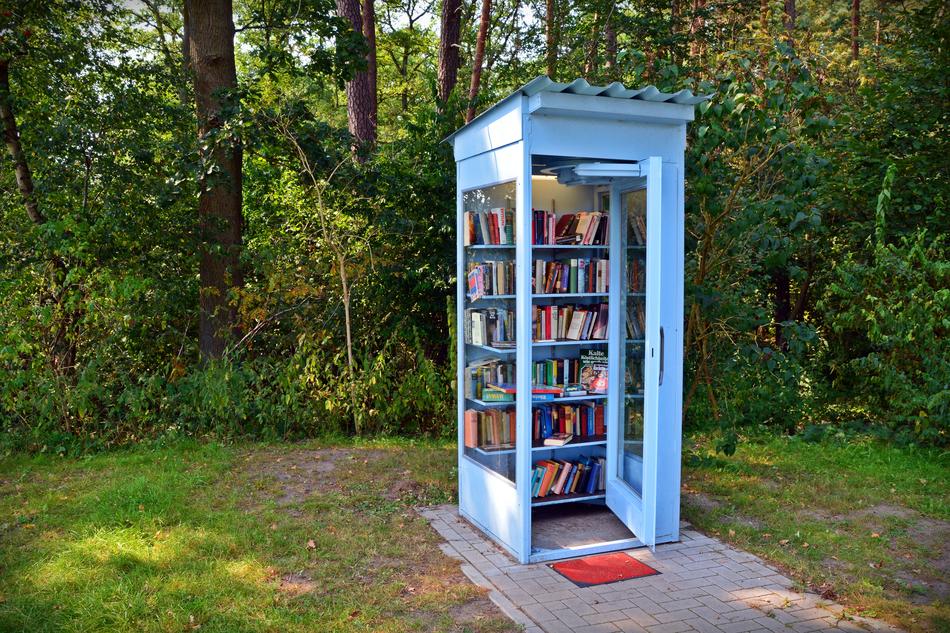Books to Borrow in former Phone Booth