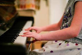 Piano Children play