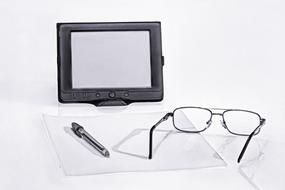 glasses and pen and ebbok