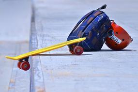 Skateboard yellow and Helmet