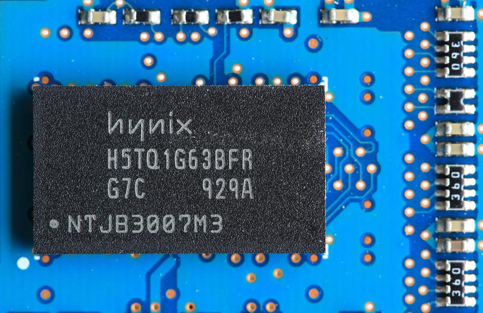hynix chip on blue circuit board