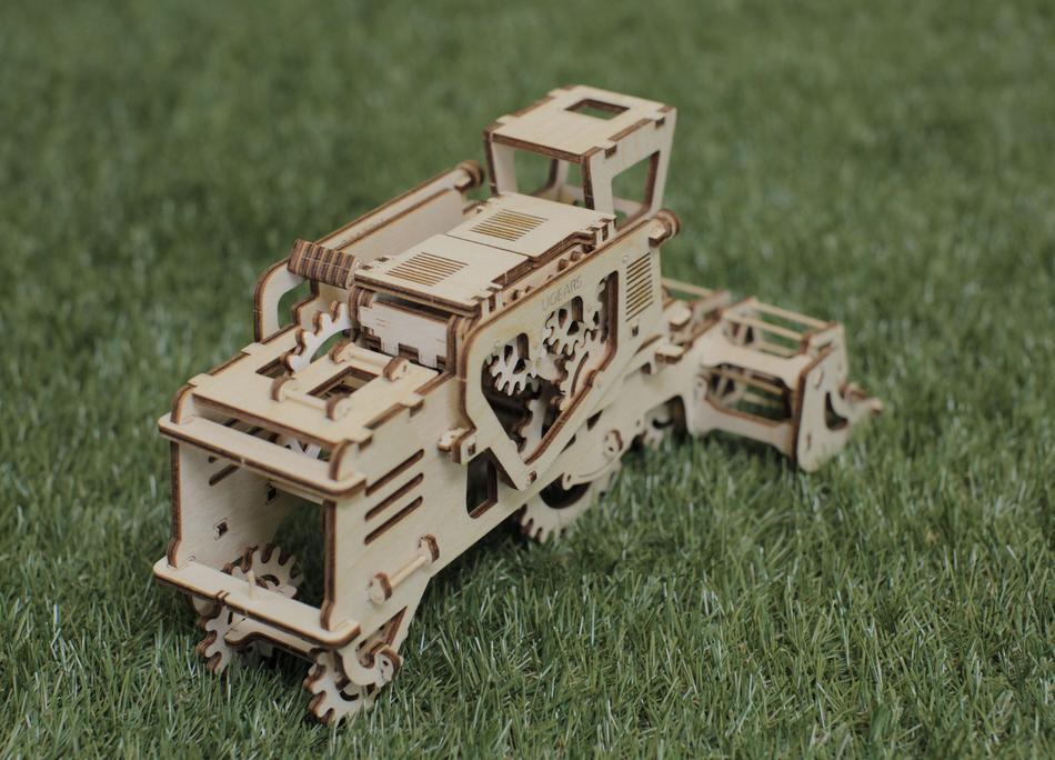 wooden construction set in the form of agricultural machinery