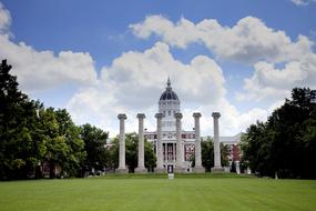 Columns before University Missouri