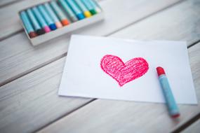 draw a wax crayon heart