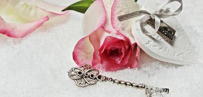 Heart Key Rose bunner