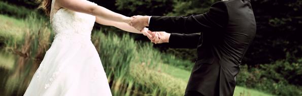 Bride And Groom dance