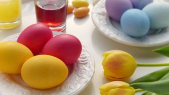 Egg Easter yellow and red