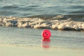 Ball Beach Happy red