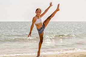 Girl Dancing on sae