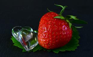 Strawberry and two glass hearts