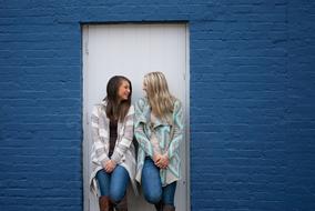 Best Friends, two Laughing girls at wall