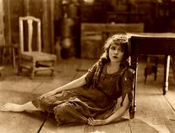 photo of Mary Pickford in silent movie