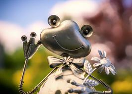 metal frog figure
