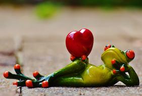 Love ValentineS ceramic frog