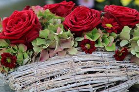 Red Roses Bouquet woob basket