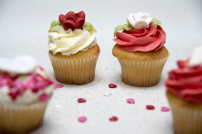 rose-shaped cream muffins