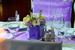 purple-white wedding table