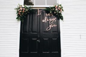 Wedding Love Door flowers