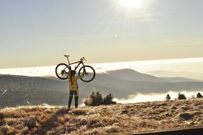 Round Cycling man
