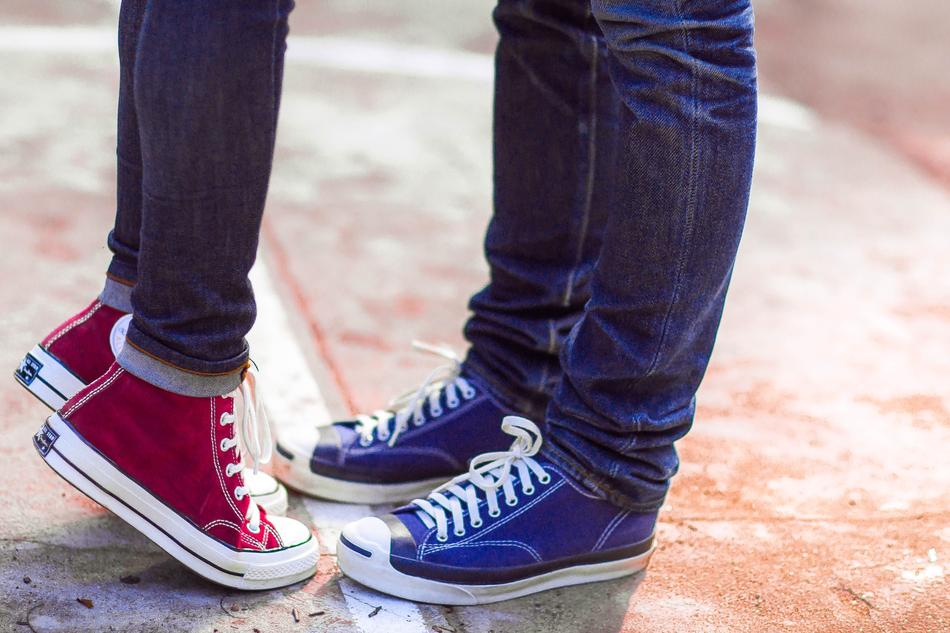 Converse Couple kiss