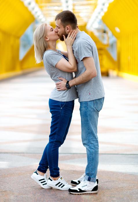 boy and girl kiss in the park