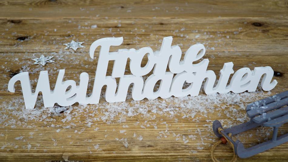 Frohe weinnachten on a wooden board