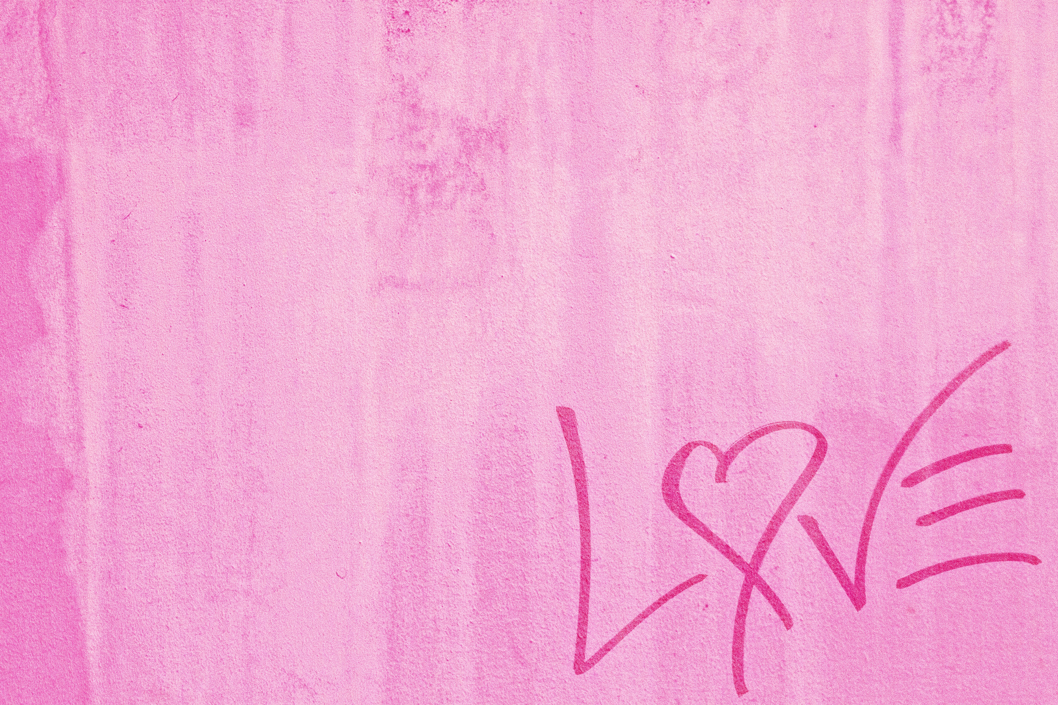 Розовое граффити