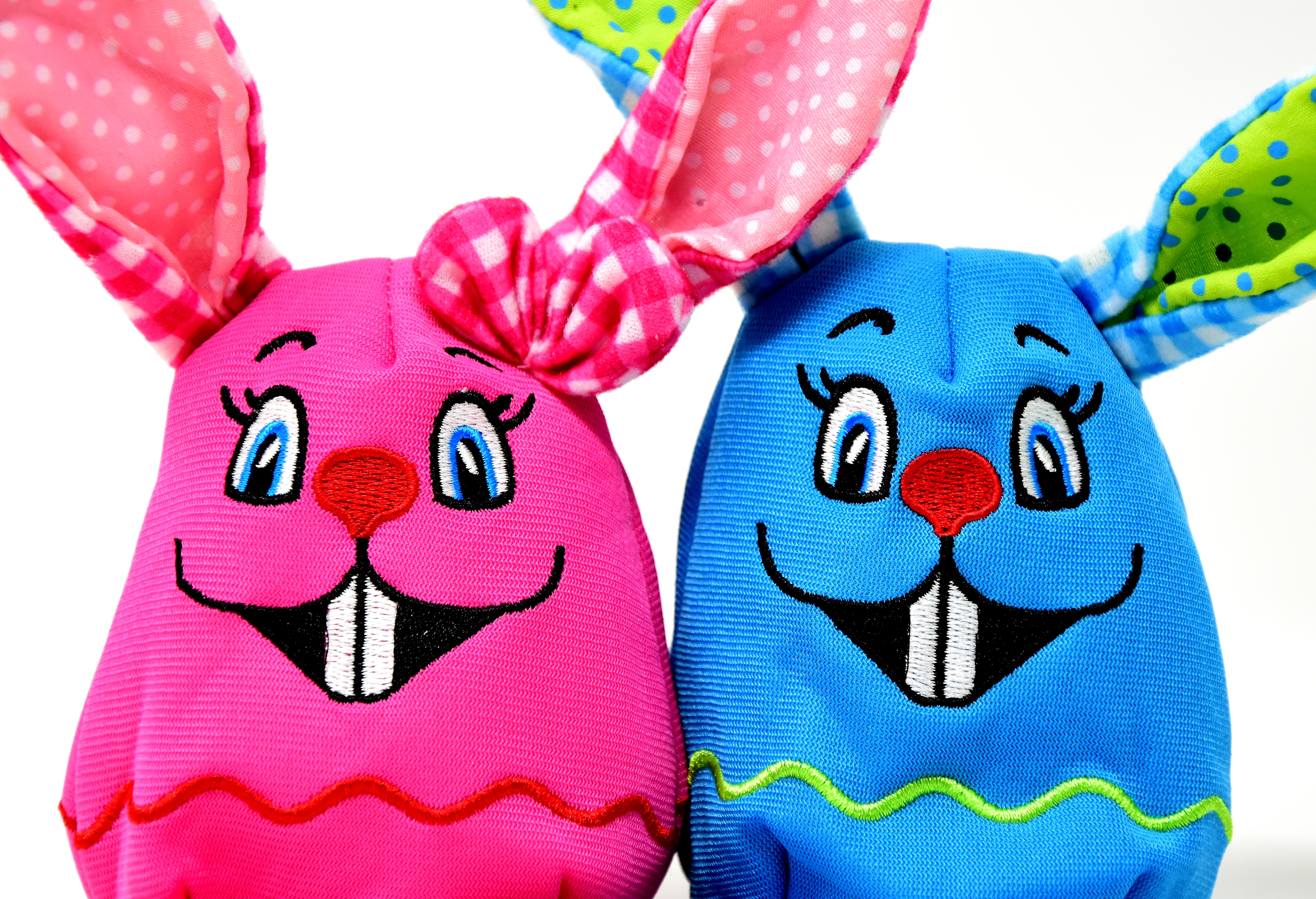 Love generation color bunny. Пасхальные игрушки.