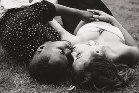 Couple Kiss black and white