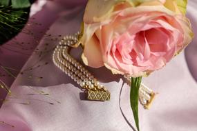 Bracelet Pearl and pink flower