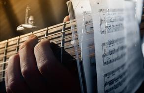 Guitarist Strings hand note