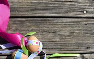 Eggs Happy Easter wood wal
