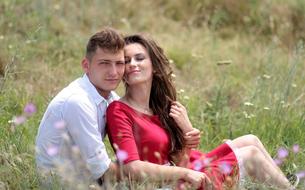 Couple Love green grass flowers