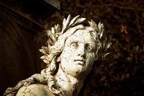 statue in a laurel wreath at the cemetery