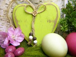 Heart Wood Green and flowers