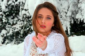 help Girl snow forest