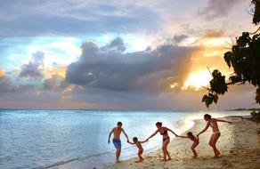 human chain, Family with two kids on Beach