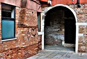 Venice Heart Love wall