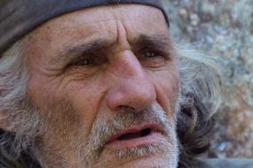 Portrait of the bearded man in cap