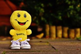 Smiley Laugh toy in Sneakers