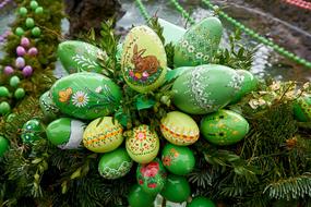 Easter Well green Eggs