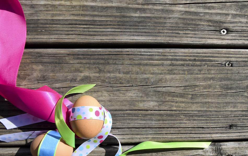 Eggs Happy Easter wood wal