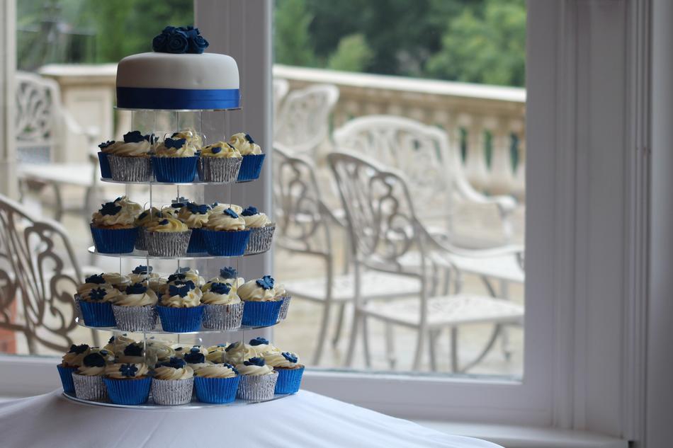 wedding cake in blue