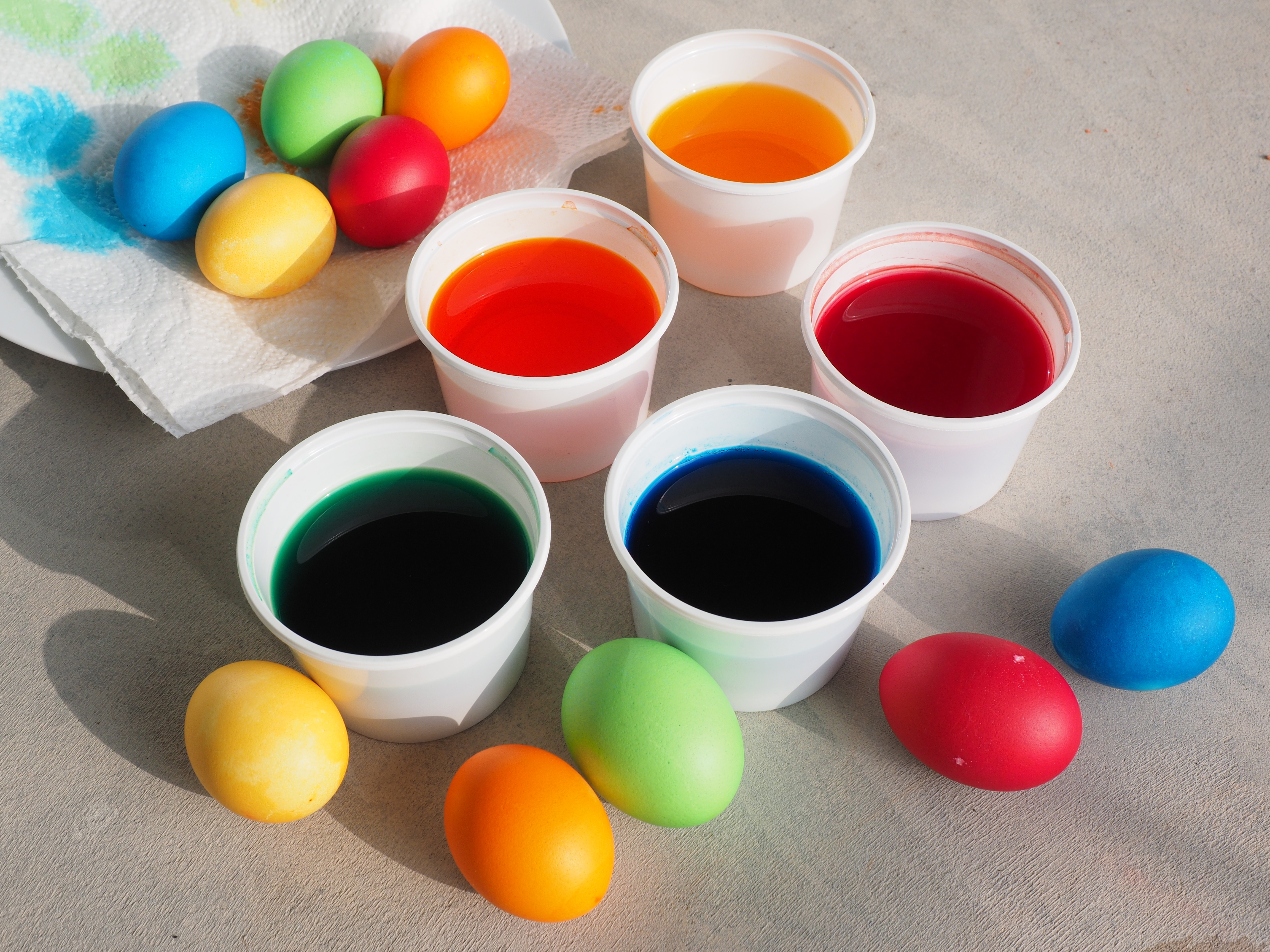 Окрашивание яиц пищевыми красителями