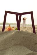 Frame Couple Sand