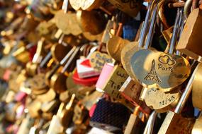 Paris Clasps City