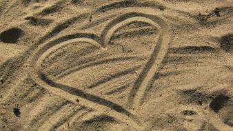 Heart Love on Sand bech