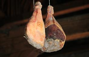 ganda Ham Places hanging on ropes