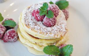 pancake with sugar power and raspberry