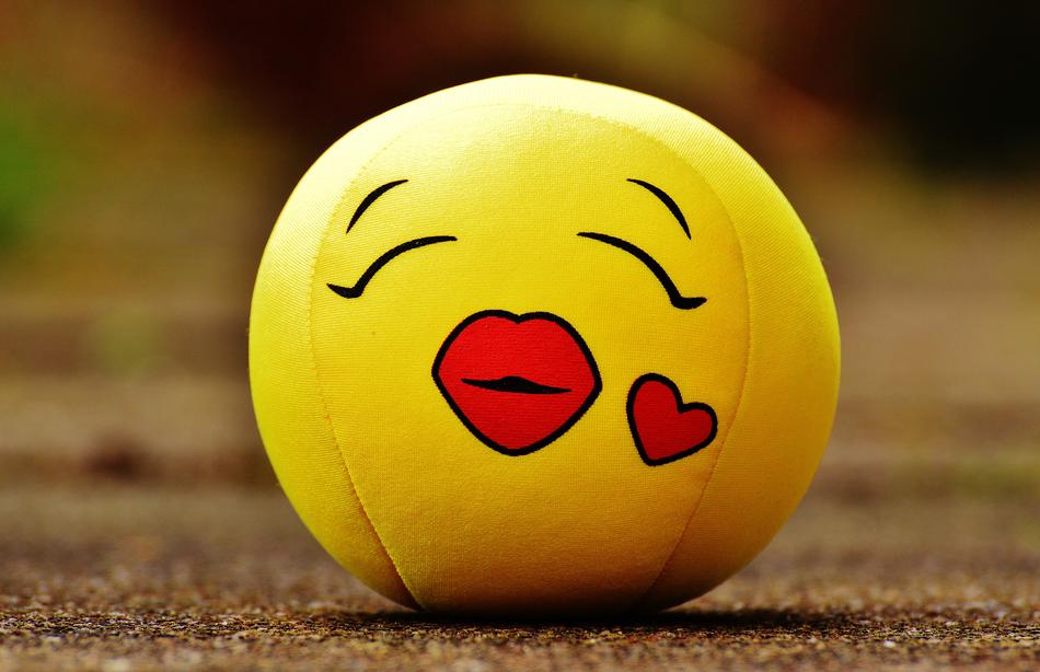 Smiley Kissing face ball